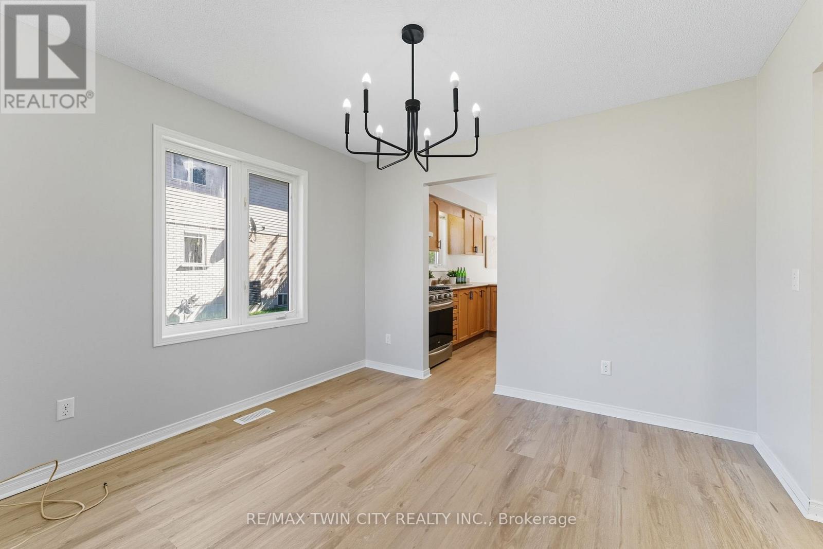 16 Jones Court, North Dumfries, Ontario  N0B 1E0 - Photo 14 - X12443752