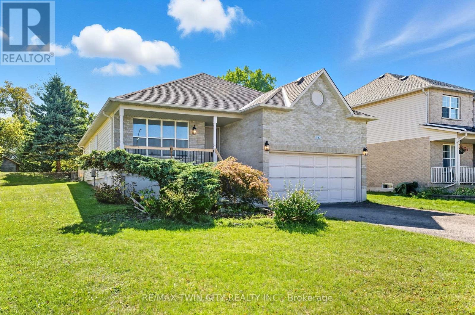 16 Jones Court, North Dumfries, Ontario  N0B 1E0 - Photo 2 - X12443752