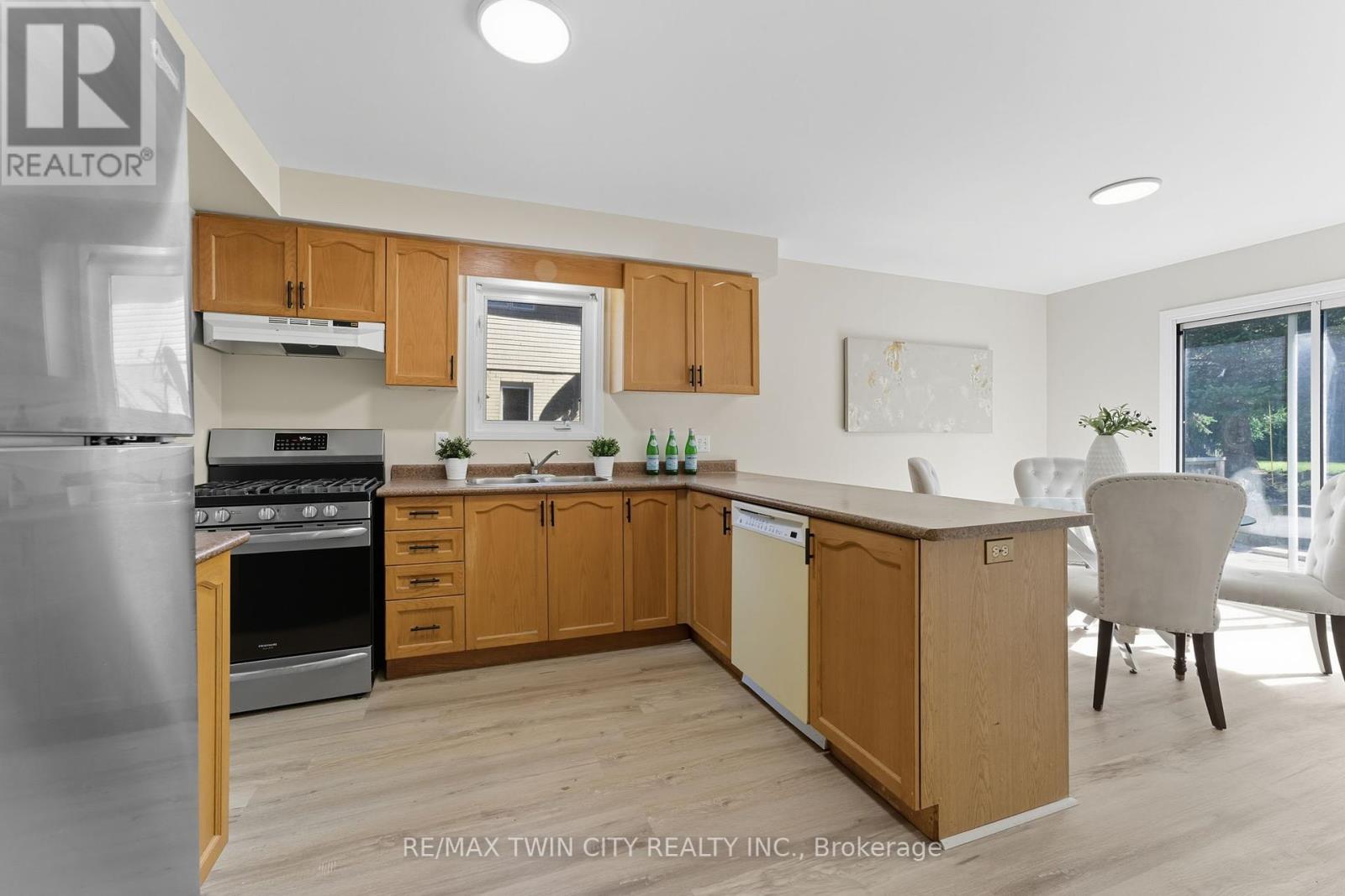 16 Jones Court, North Dumfries, Ontario  N0B 1E0 - Photo 21 - X12443752