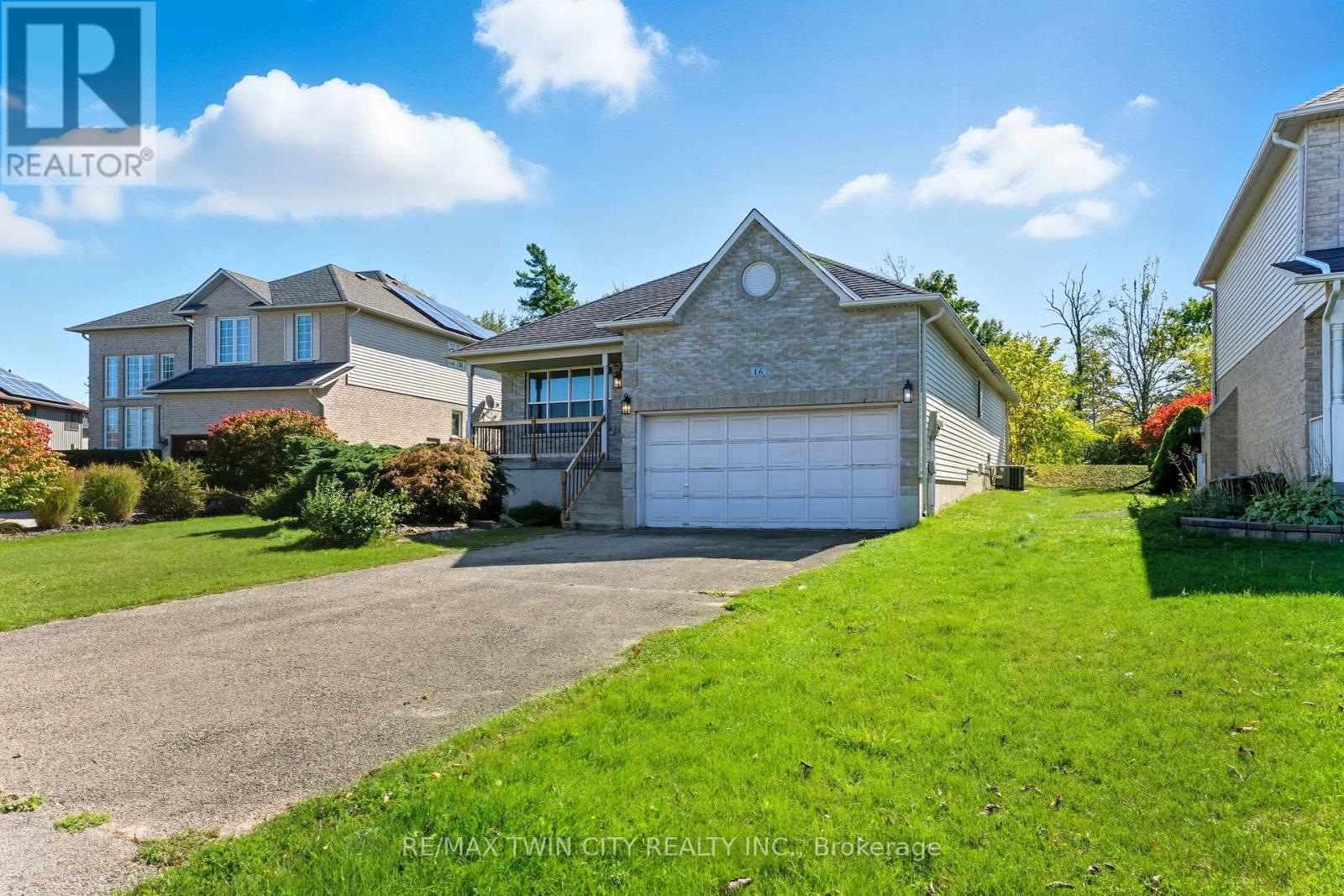 16 Jones Court, North Dumfries, Ontario  N0B 1E0 - Photo 3 - X12443752