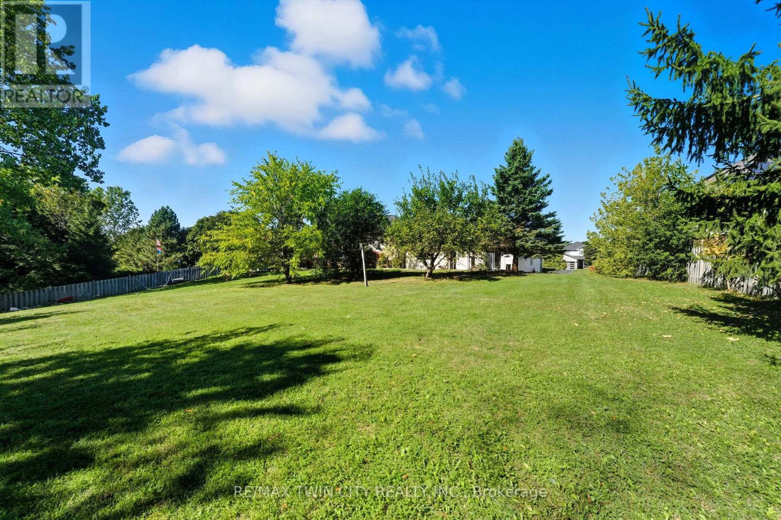 16 Jones Court, North Dumfries, Ontario  N0B 1E0 - Photo 34 - X12443752