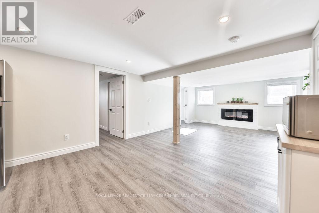 47 Castlefield Drive, Hamilton, Ontario  L8T 3R1 - Photo 2 - X12443767