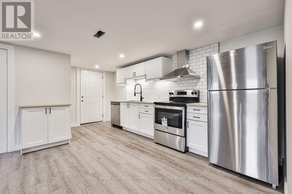 47 Castlefield Drive, Hamilton, Ontario  L8T 3R1 - Photo 3 - X12443767