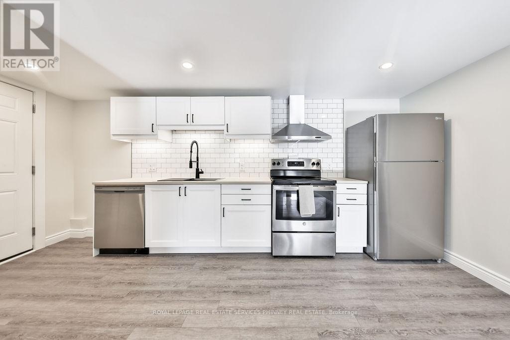 47 Castlefield Drive, Hamilton, Ontario  L8T 3R1 - Photo 4 - X12443767
