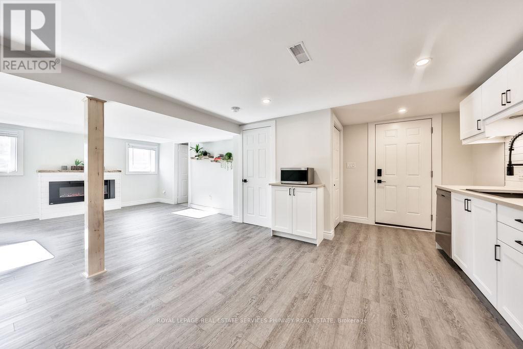 47 Castlefield Drive, Hamilton, Ontario  L8T 3R1 - Photo 8 - X12443767