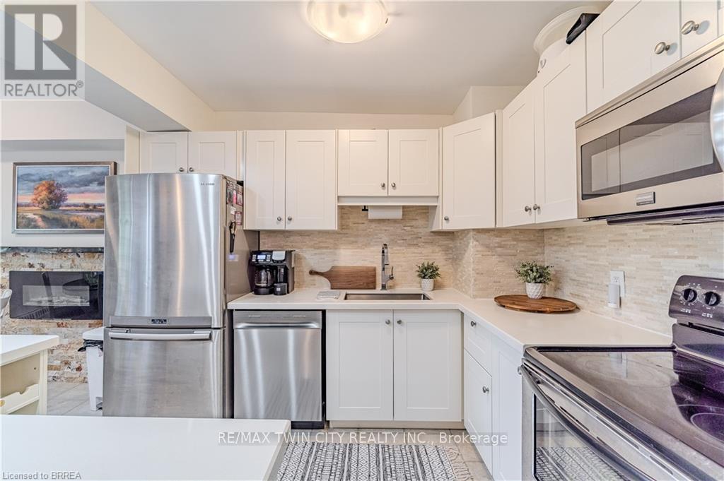 305 - 648 Grey Street, Brantford, Ontario  N3S 4Y3 - Photo 4 - X12443789