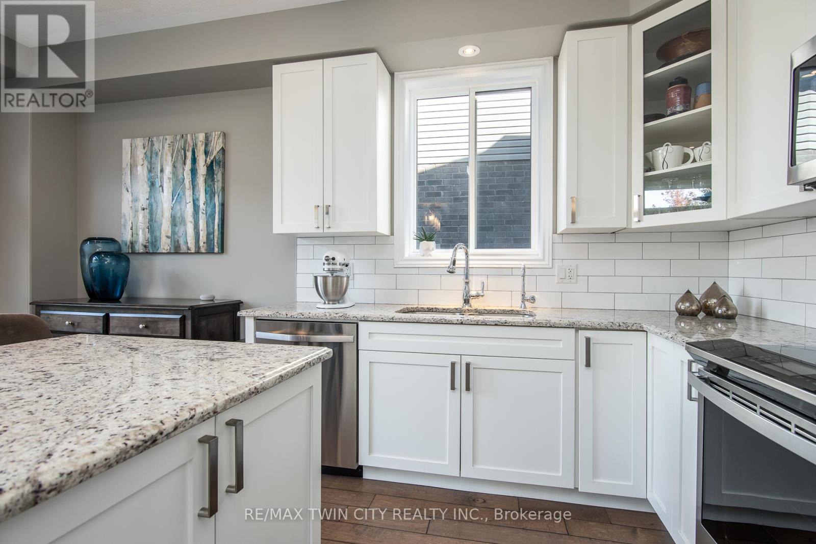 597 Sundew Drive, Waterloo, Ontario  N2V 0B9 - Photo 11 - X12443814