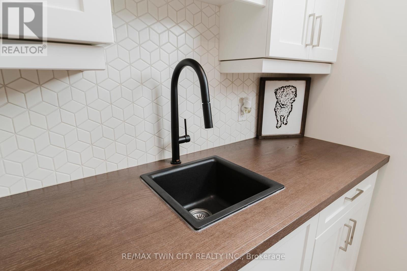 597 Sundew Drive, Waterloo, Ontario  N2V 0B9 - Photo 33 - X12443814