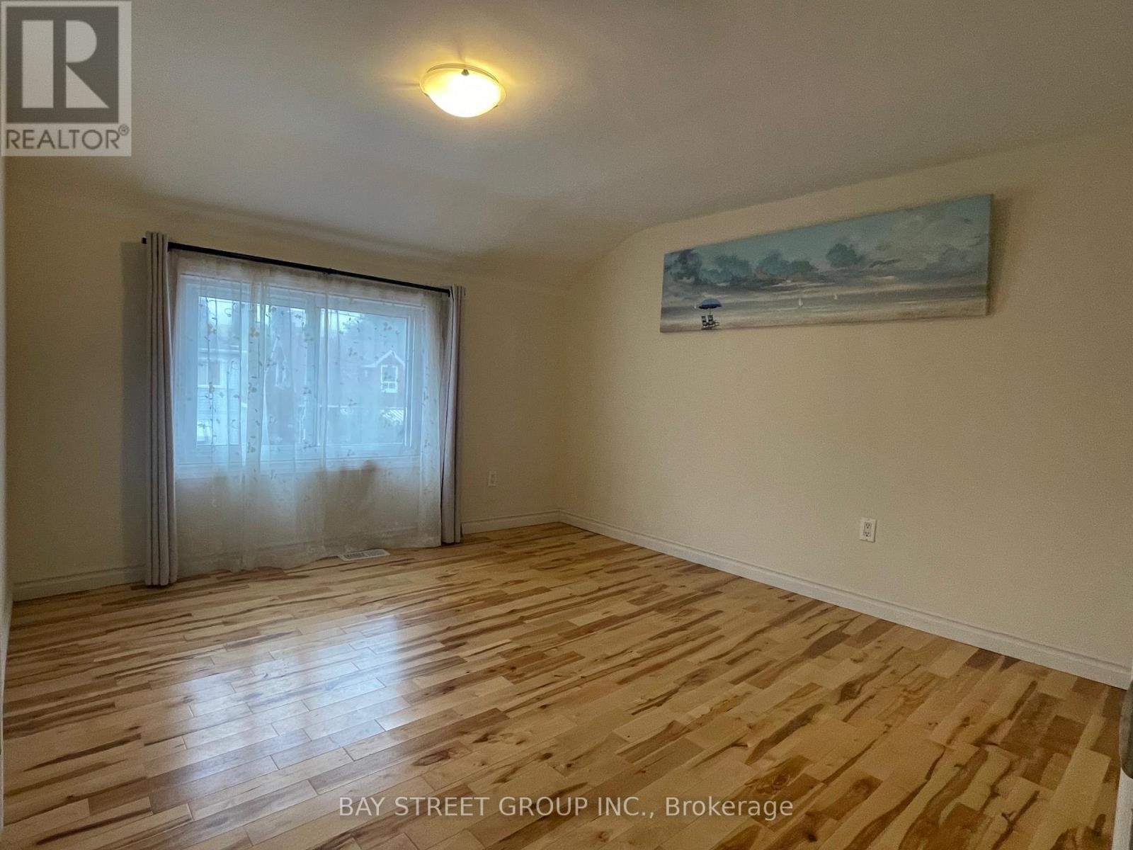 5720 Peer Street, Niagara Falls, Ontario  L2G 1X1 - Photo 2 - X12443847