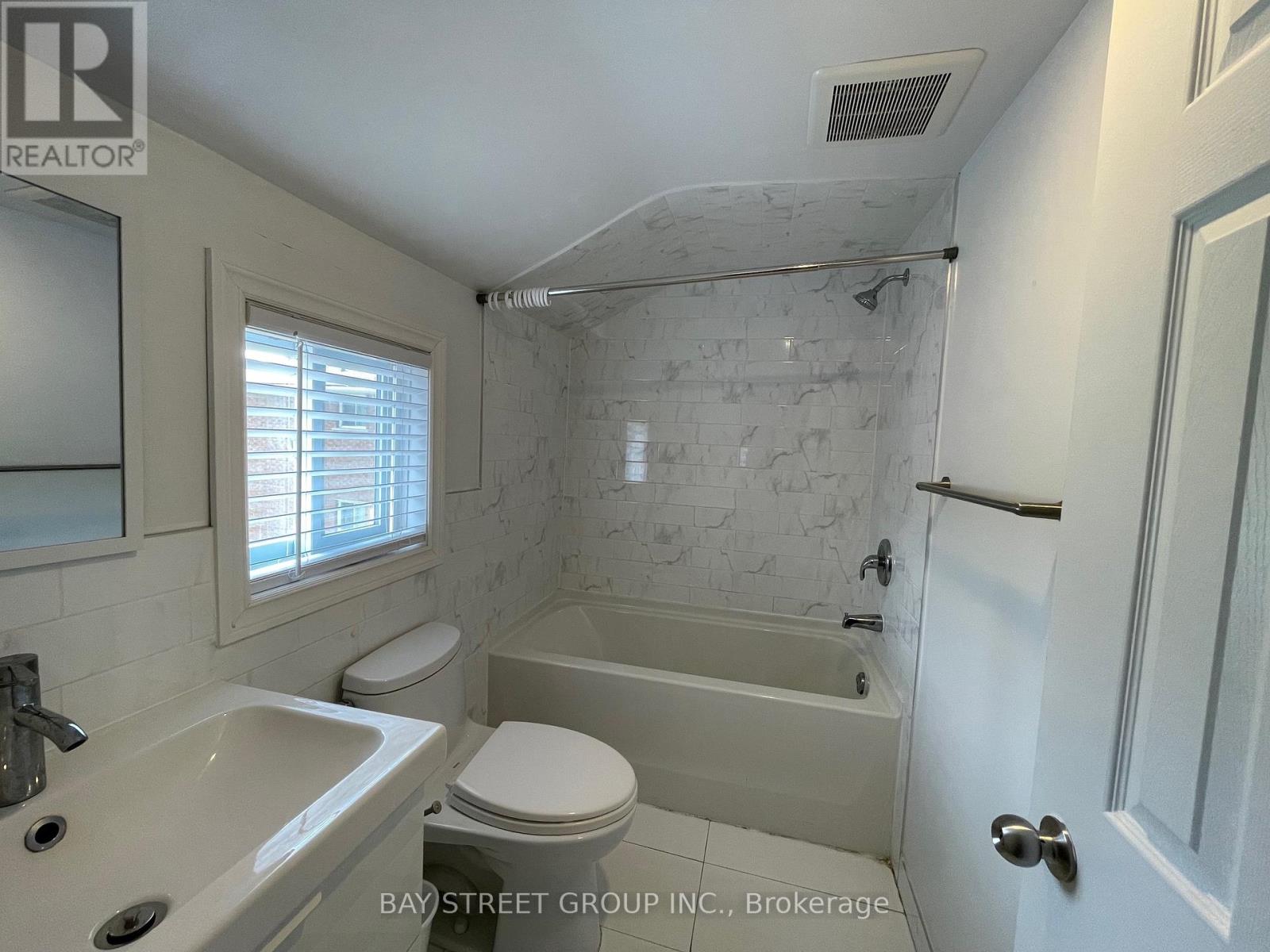 5720 Peer Street, Niagara Falls, Ontario  L2G 1X1 - Photo 5 - X12443847