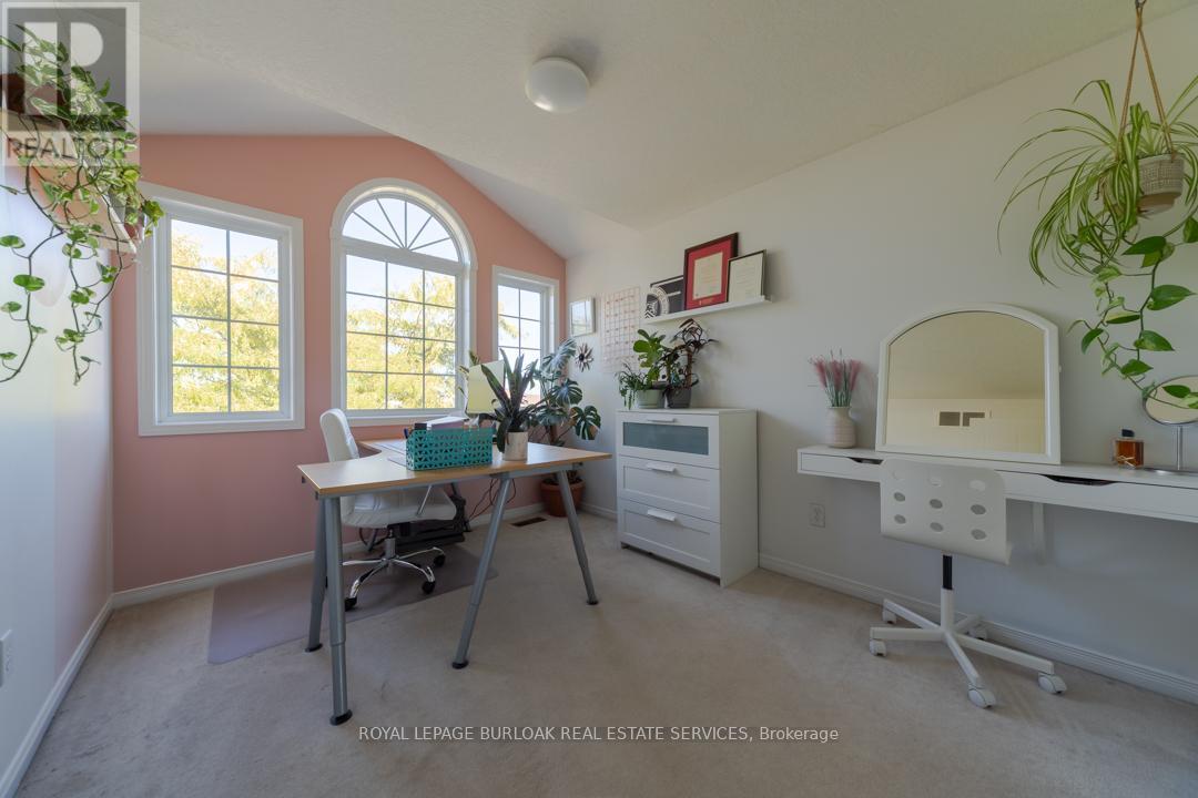 118 Silurian Drive, Guelph (Grange Road), Ontario  N1E 7G1 - Photo 10 - X12443867
