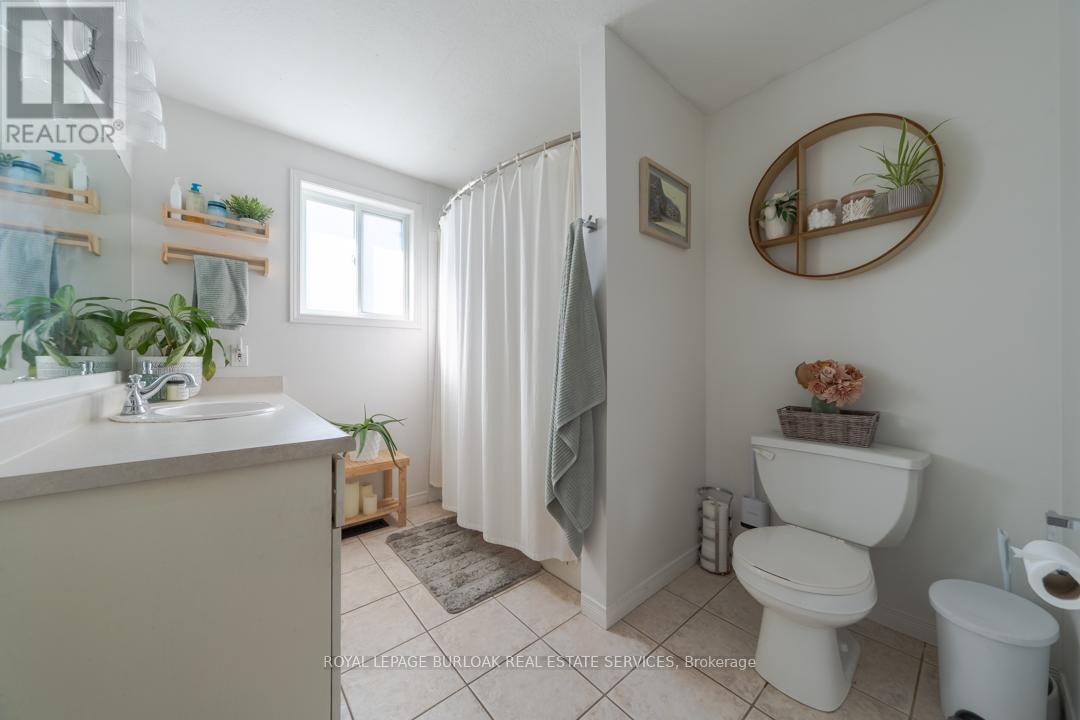 118 Silurian Drive, Guelph (Grange Road), Ontario  N1E 7G1 - Photo 14 - X12443867
