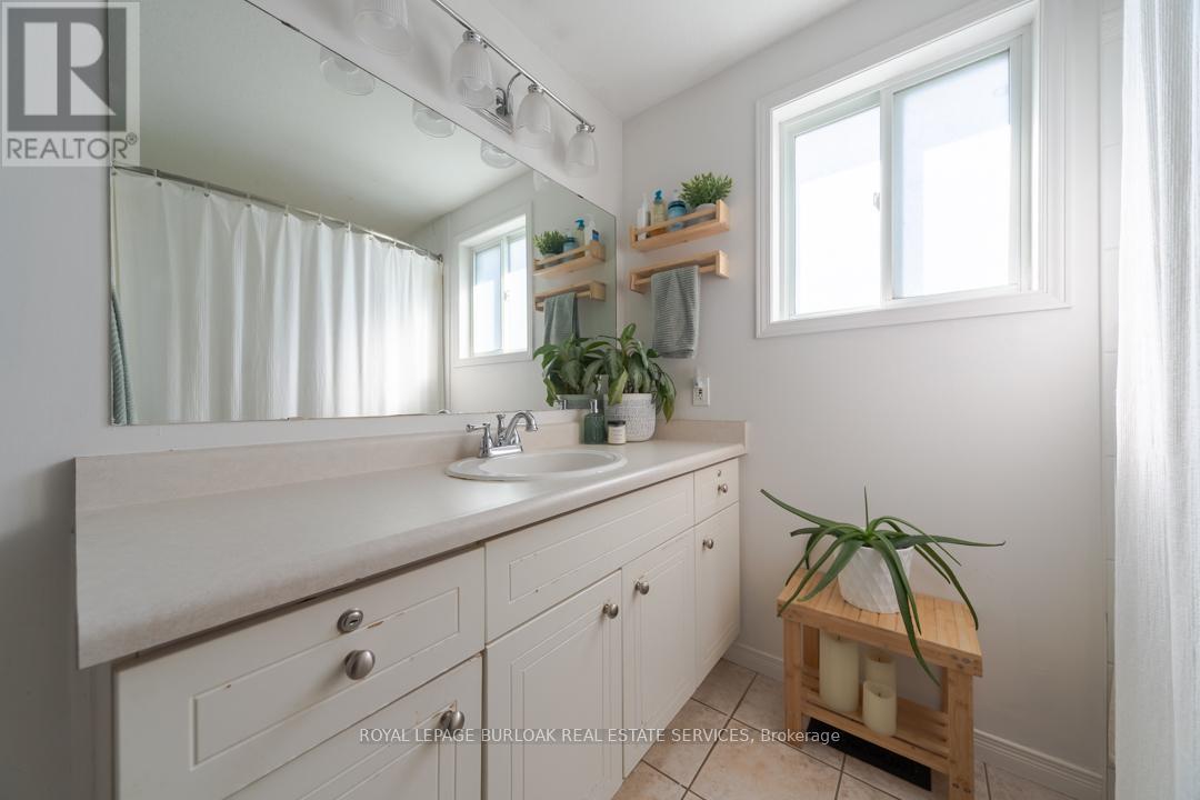 118 Silurian Drive, Guelph (Grange Road), Ontario  N1E 7G1 - Photo 15 - X12443867