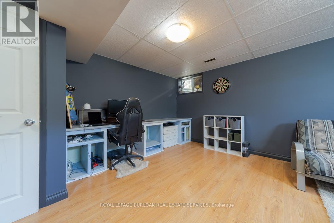 118 Silurian Drive, Guelph (Grange Road), Ontario  N1E 7G1 - Photo 18 - X12443867