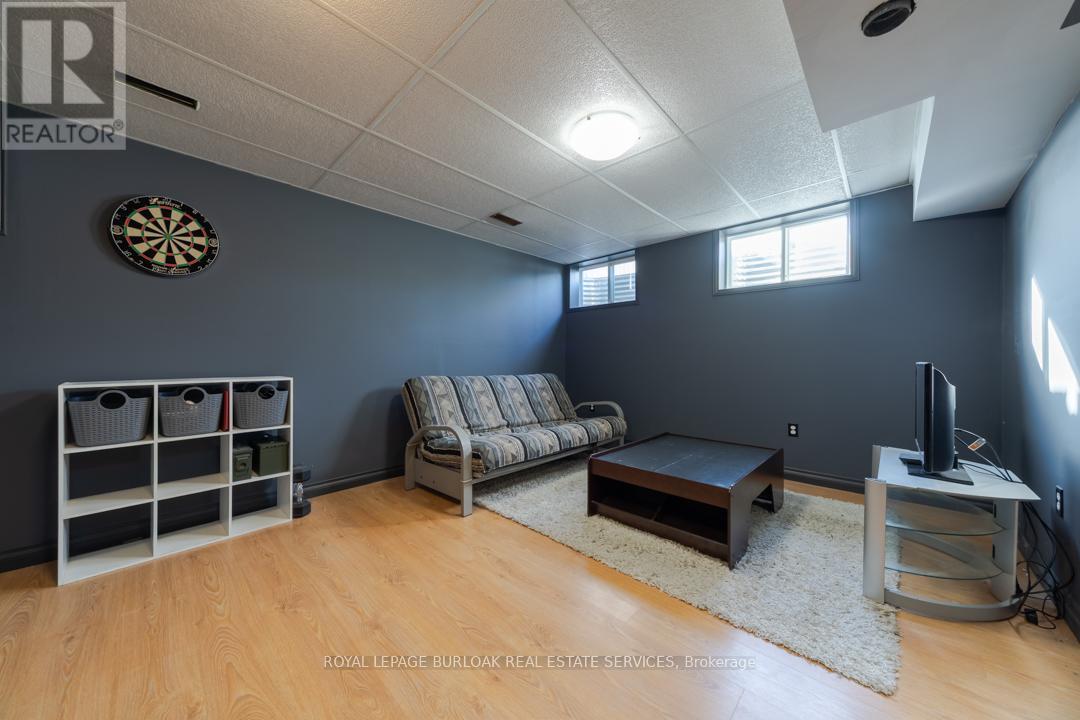 118 Silurian Drive, Guelph (Grange Road), Ontario  N1E 7G1 - Photo 19 - X12443867