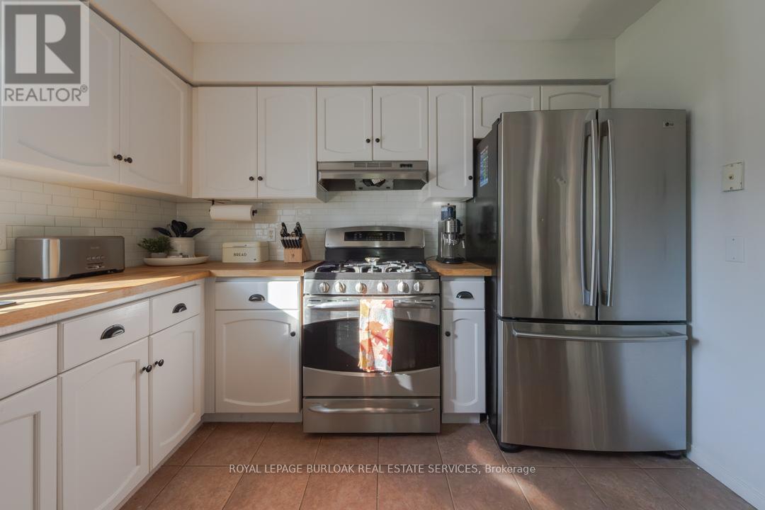 118 Silurian Drive, Guelph (Grange Road), Ontario  N1E 7G1 - Photo 35 - X12443867