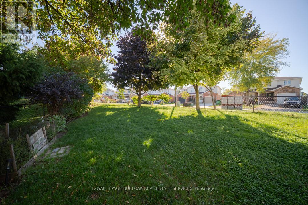 118 Silurian Drive, Guelph (Grange Road), Ontario  N1E 7G1 - Photo 7 - X12443867