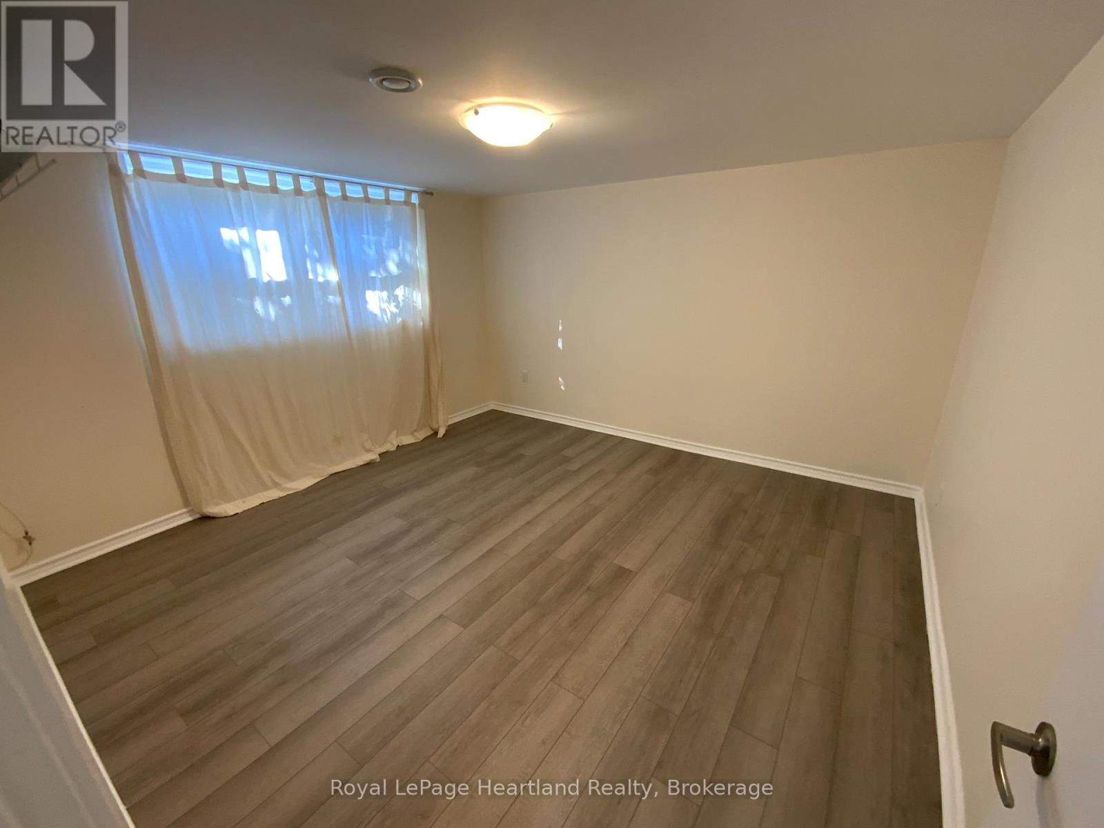 107 Erie Street S, Central Huron, Ontario  N0M 1L0 - Photo 10 - X12444081