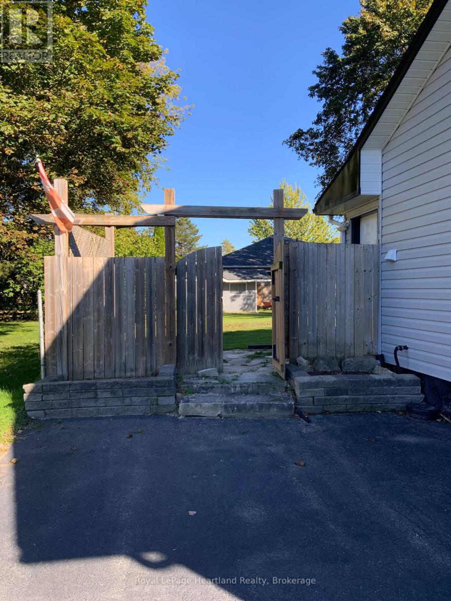107 Erie Street S, Central Huron, Ontario  N0M 1L0 - Photo 2 - X12444081