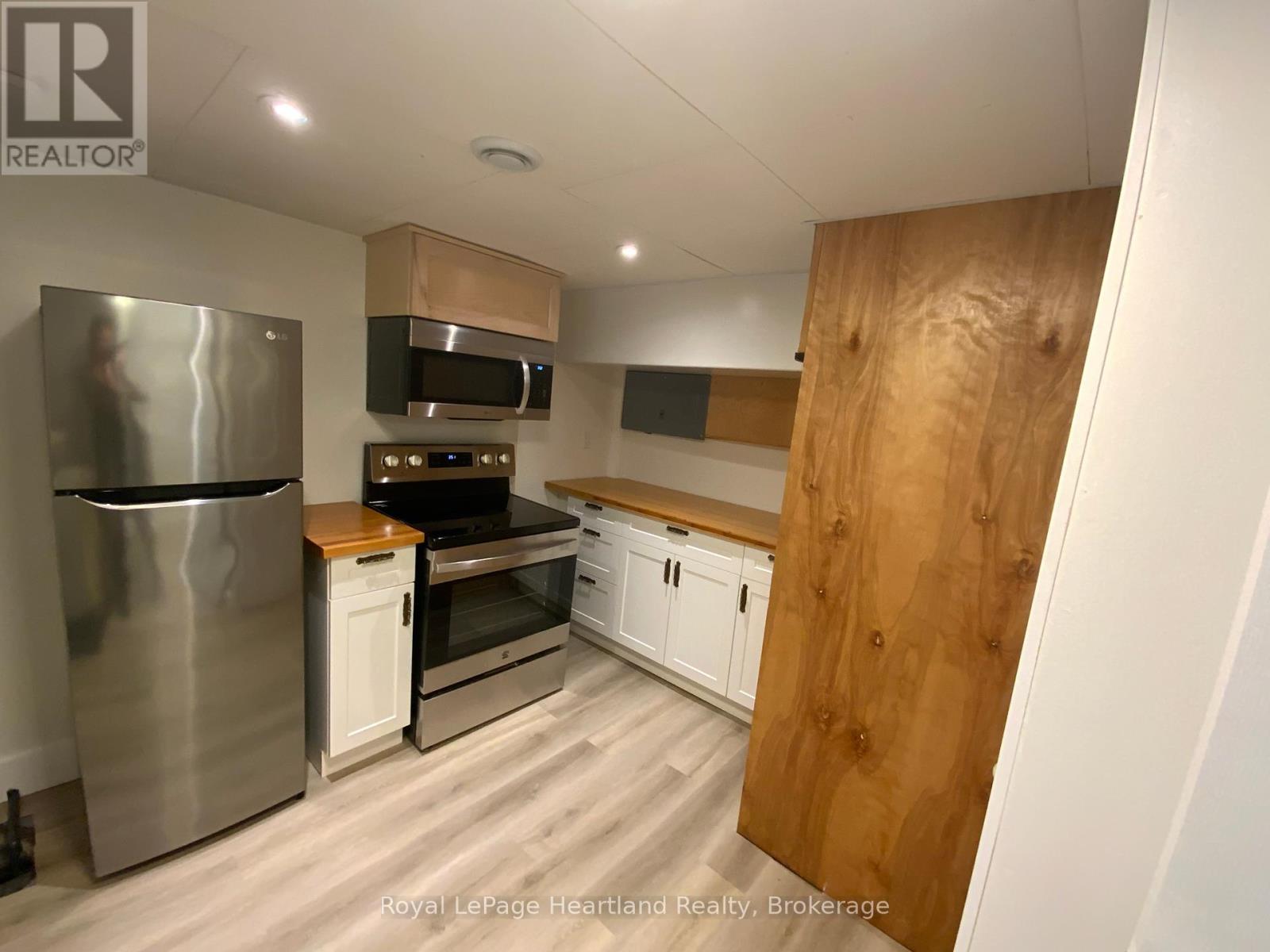 107 Erie Street S, Central Huron, Ontario  N0M 1L0 - Photo 8 - X12444081