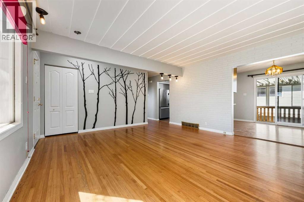 1048 39 Avenue Nw, Calgary, Alberta  T2K 0E1 - Photo 4 - A2259464