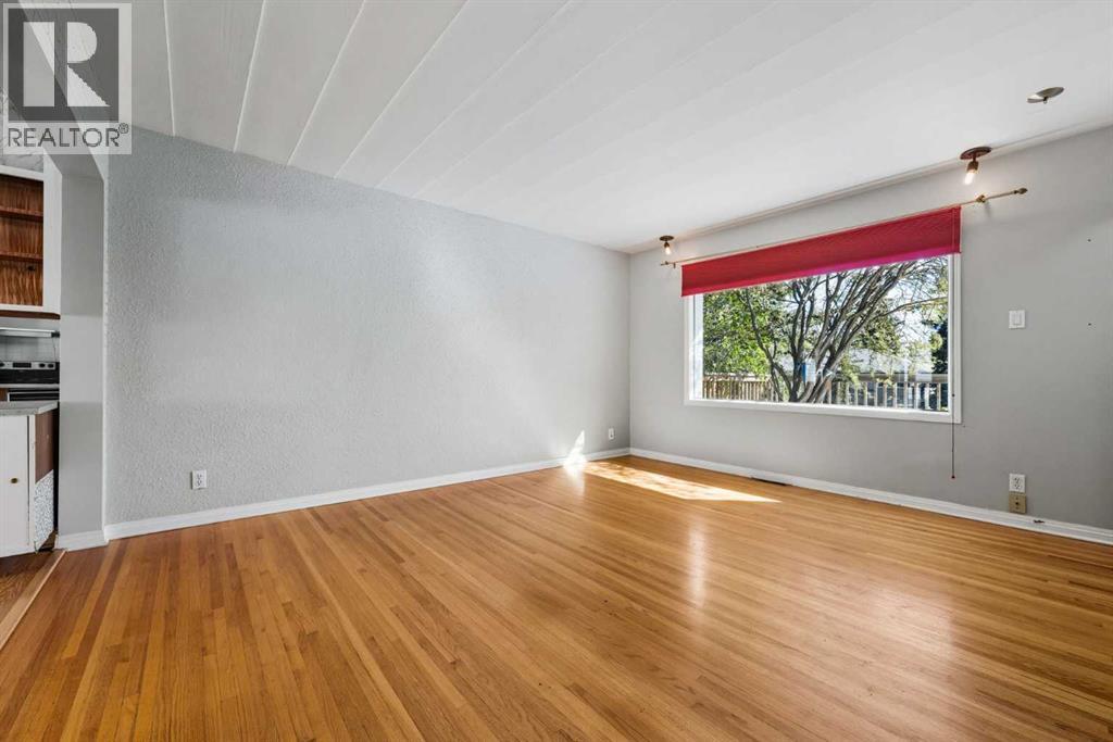 1048 39 Avenue Nw, Calgary, Alberta  T2K 0E1 - Photo 3 - A2259464