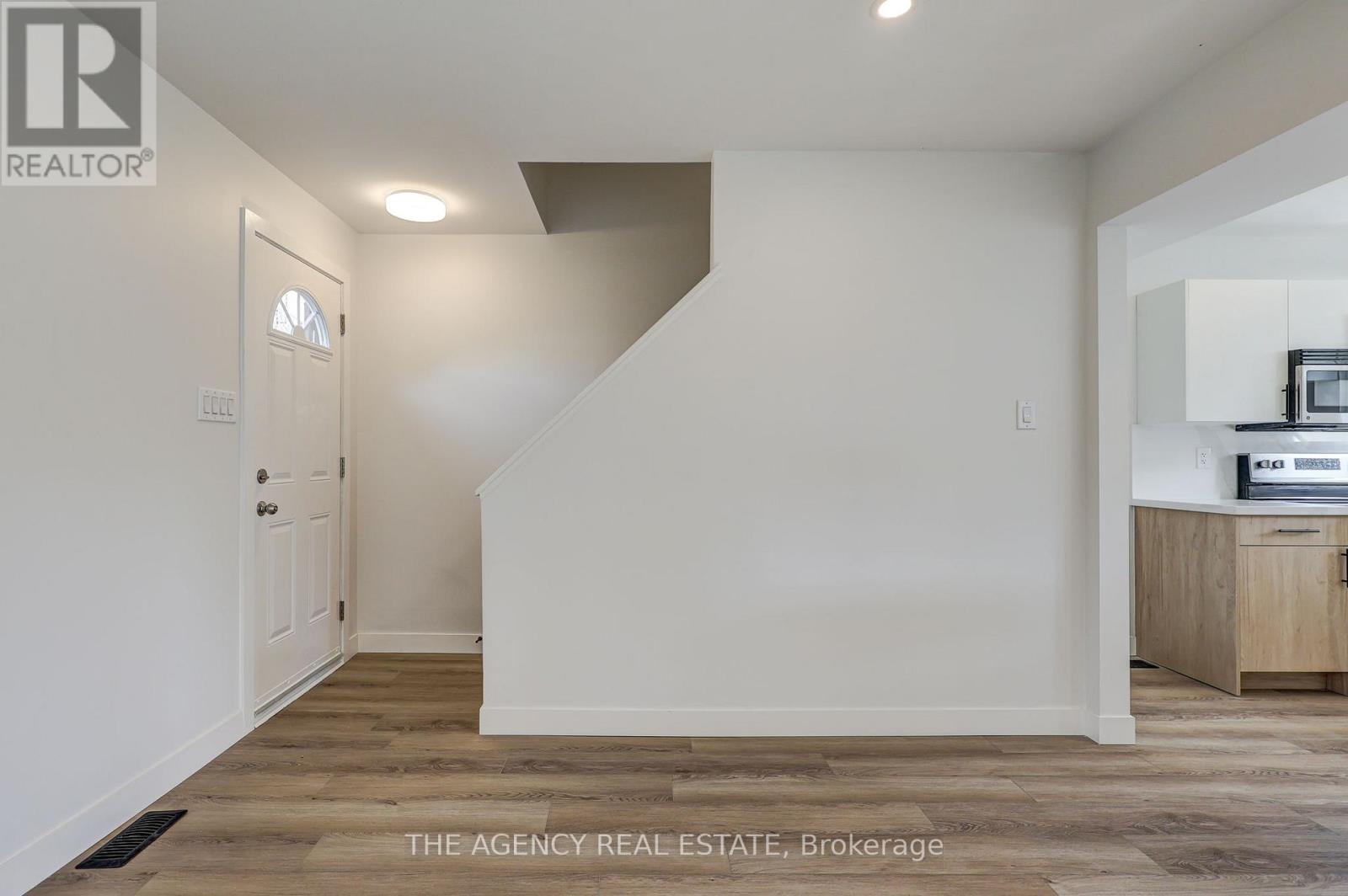71 - 825 Dundalk Drive, London South, Ontario  N6C 3V6 - Photo 2 - X12444058