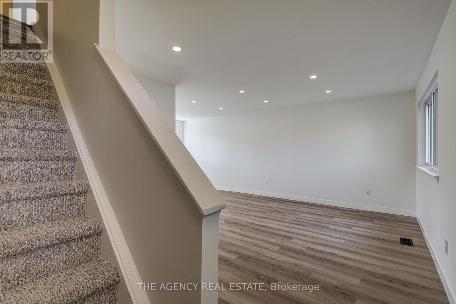 71 - 825 Dundalk Drive, London South, Ontario  N6C 3V6 - Photo 3 - X12444058