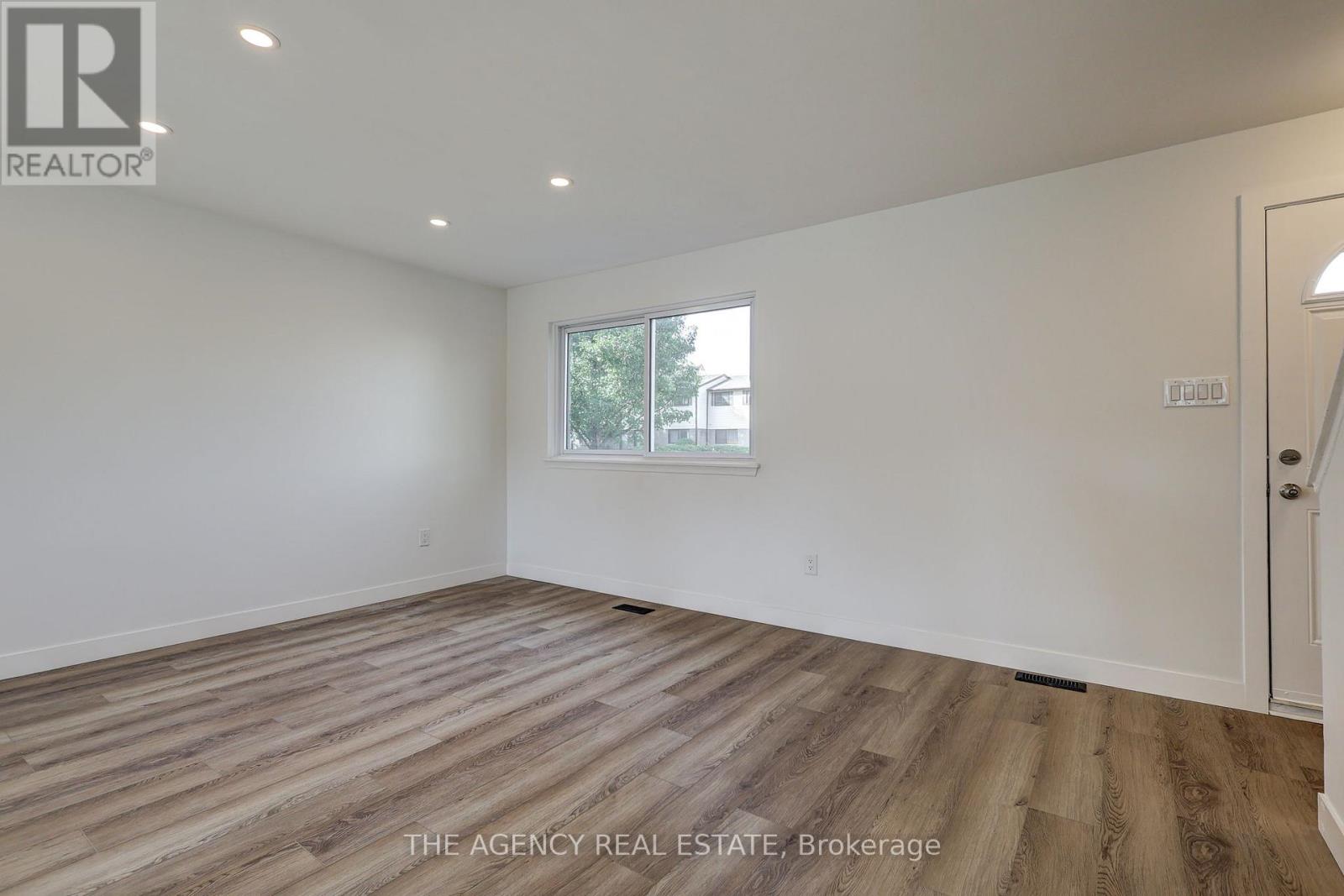 71 - 825 Dundalk Drive, London South, Ontario  N6C 3V6 - Photo 5 - X12444058