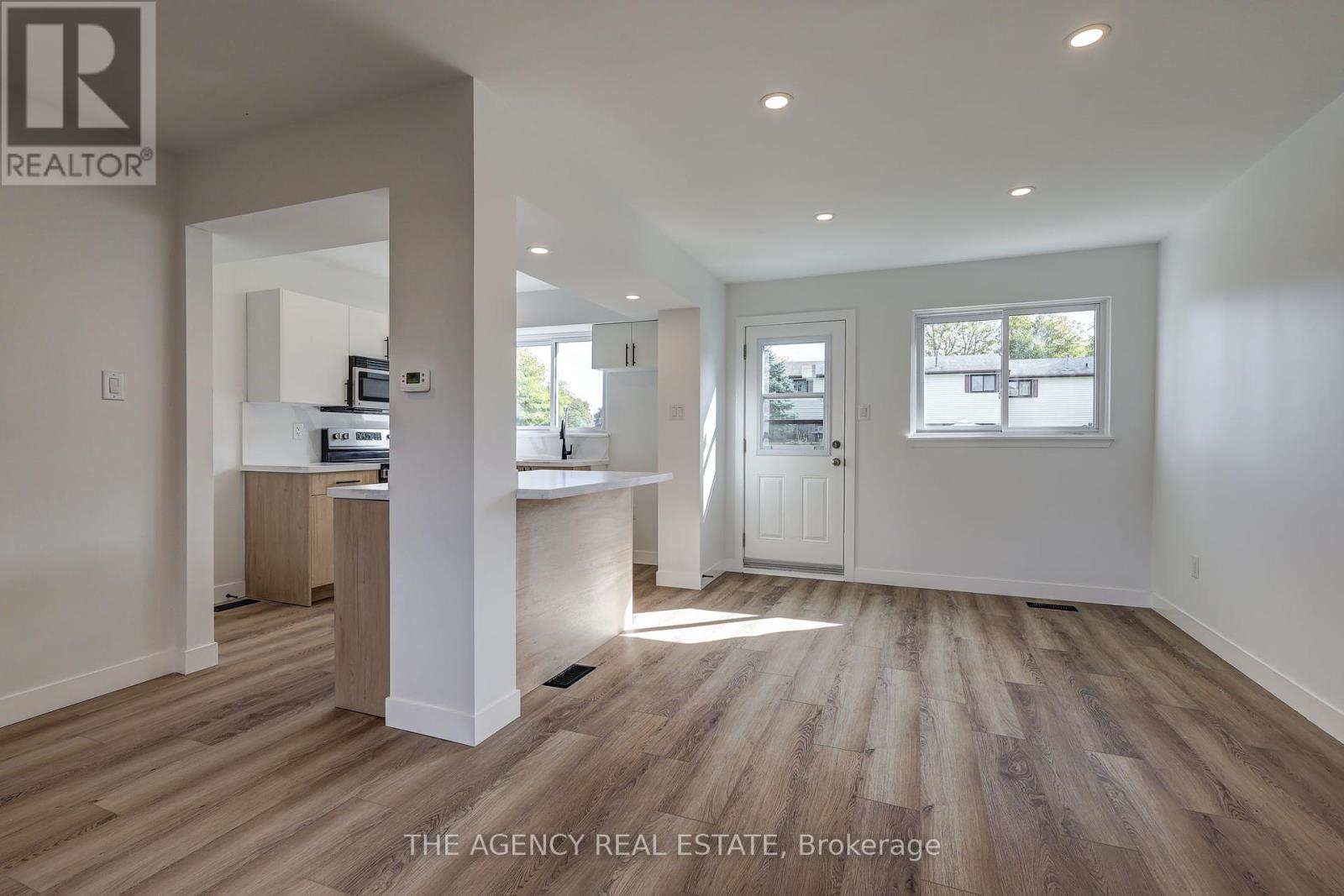 71 - 825 Dundalk Drive, London South, Ontario  N6C 3V6 - Photo 7 - X12444058