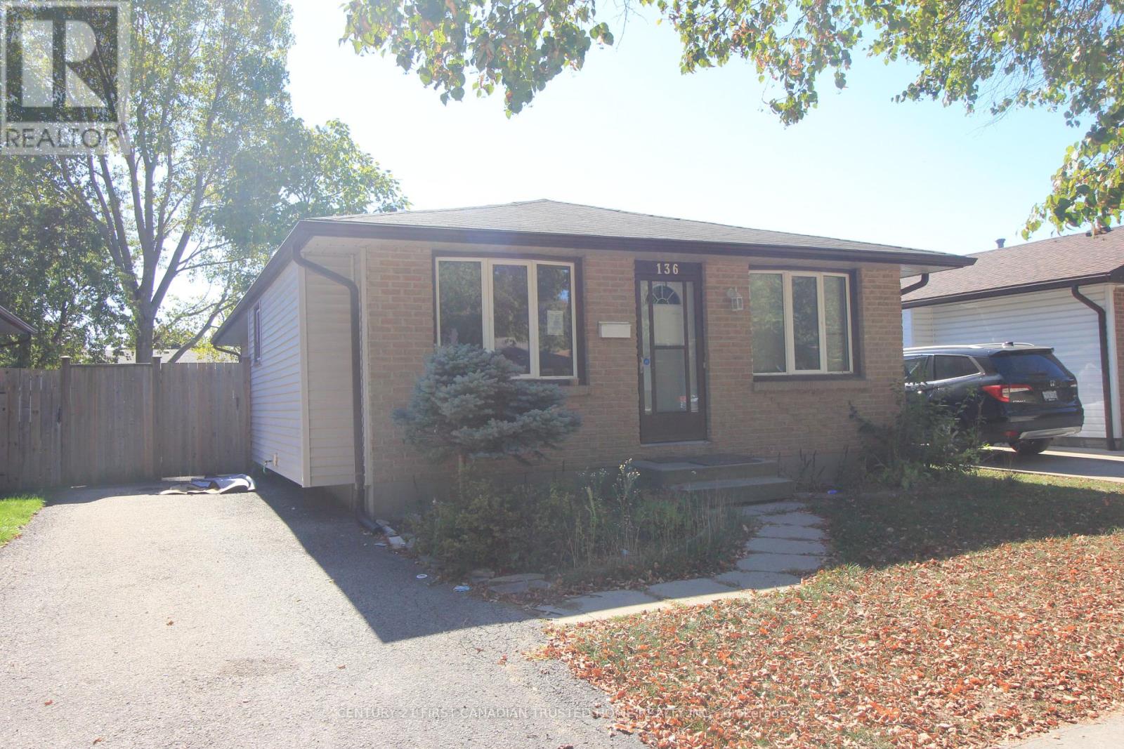 136 Lacey Crescent, London South (South X), Ontario  N6E 2E7 - Photo 3 - X12444067