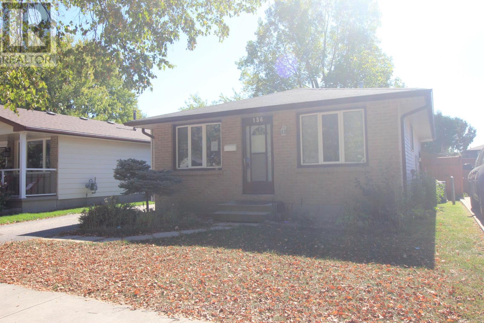 136 Lacey Crescent, London South (South X), Ontario  N6E 2E7 - Photo 4 - X12444067