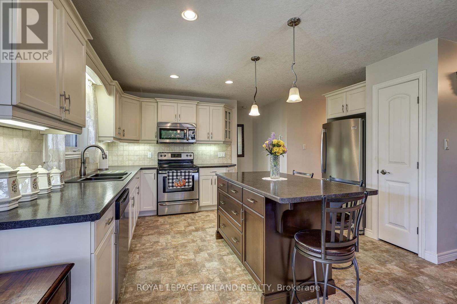 68 Shaw Valley Drive, St. Thomas, Ontario  N5R 6K1 - Photo 16 - X12444071