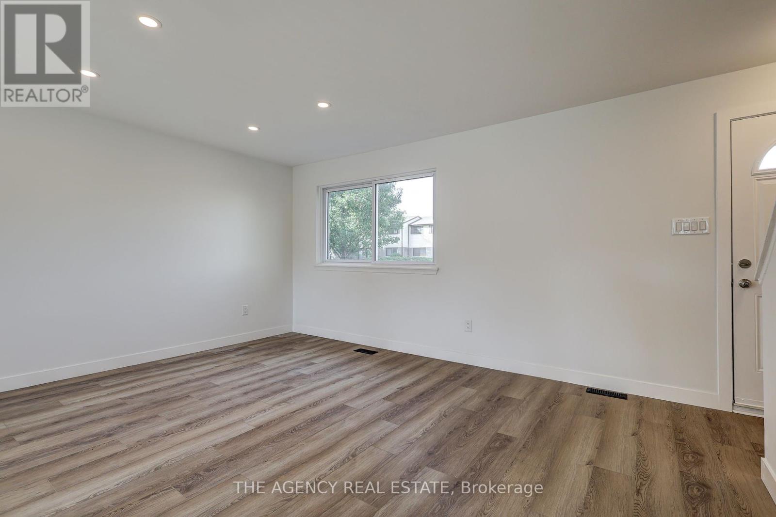 71 - 825 Dundalk Drive, London South, Ontario  N6C 3V6 - Photo 5 - X12444105