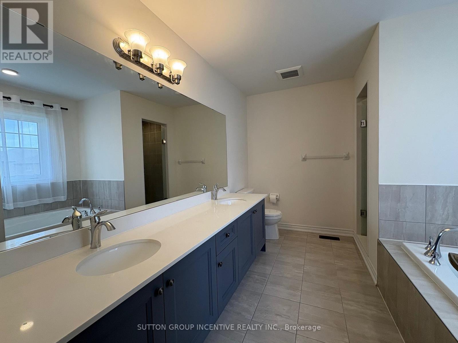 2186 Lozenby Street, Innisfil, Ontario  L9S 0M9 - Photo 16 - N12443926