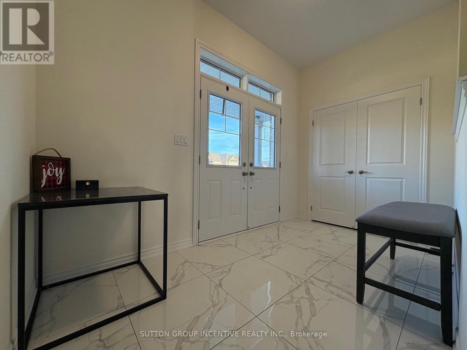 2186 Lozenby Street, Innisfil, Ontario  L9S 0M9 - Photo 2 - N12443926