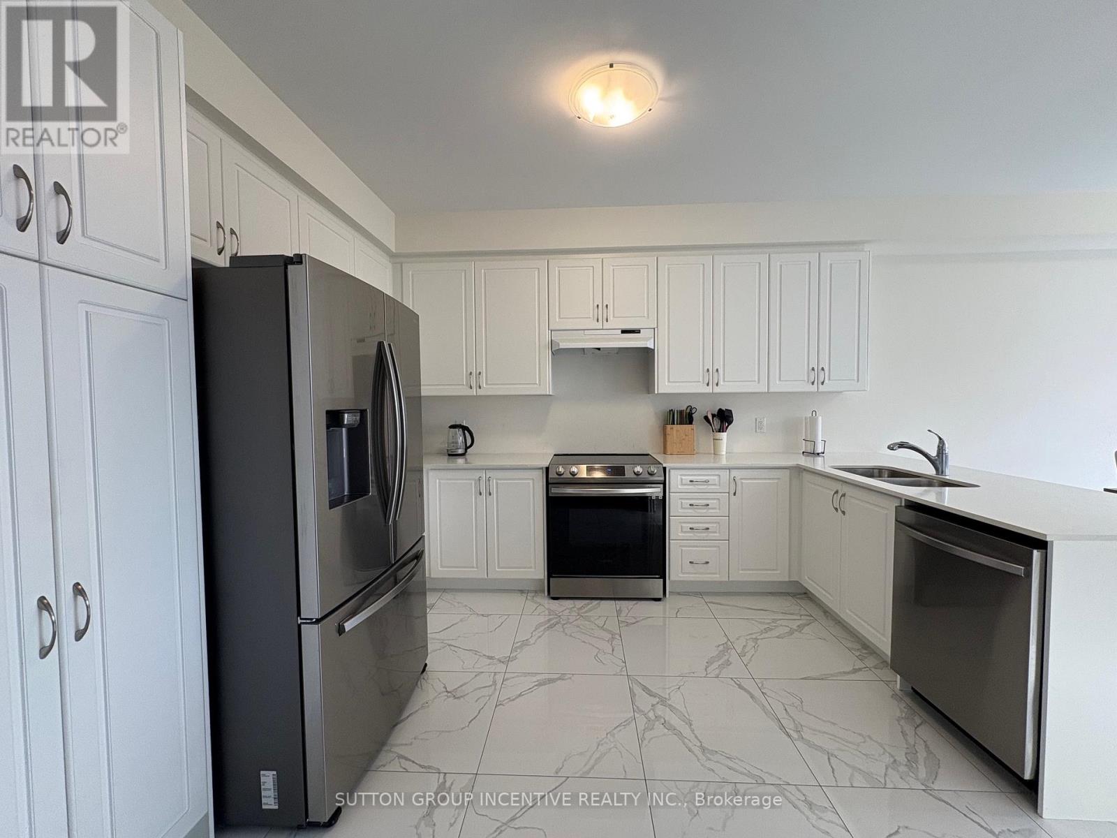 2186 Lozenby Street, Innisfil, Ontario  L9S 0M9 - Photo 3 - N12443926