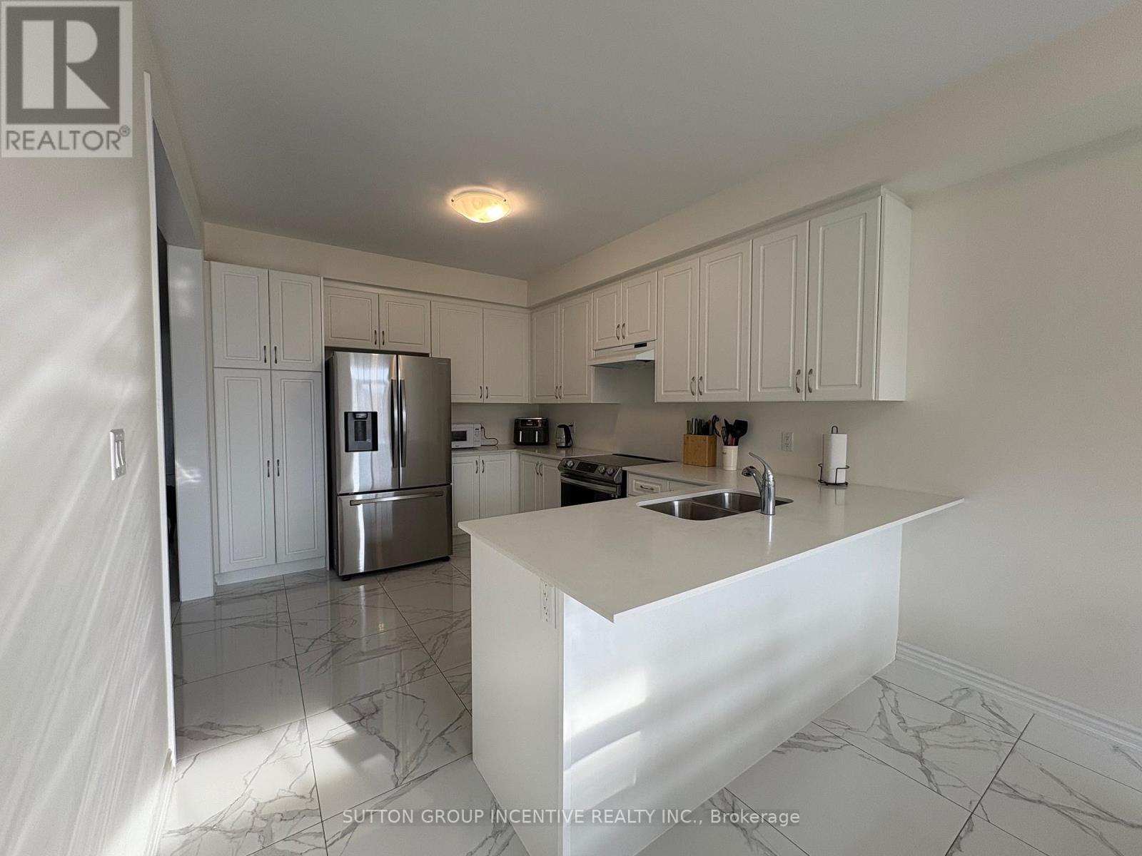 2186 Lozenby Street, Innisfil, Ontario  L9S 0M9 - Photo 4 - N12443926