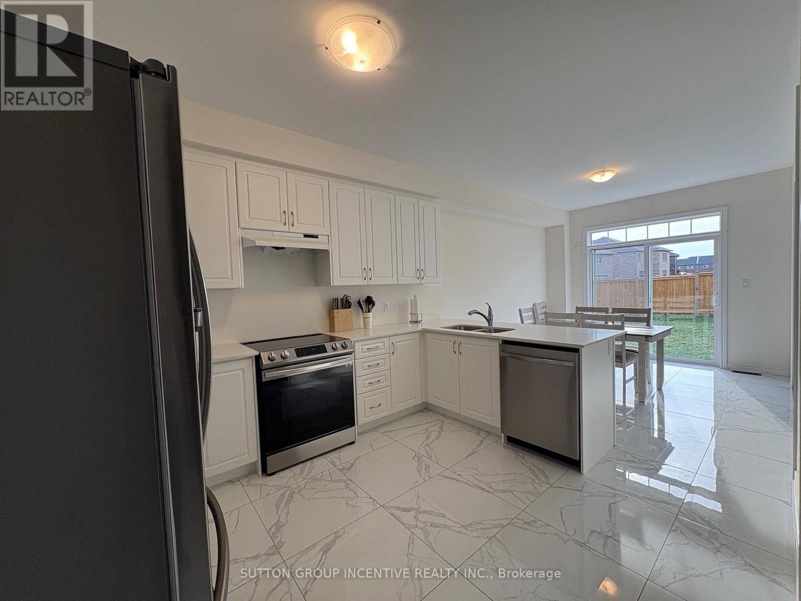 2186 Lozenby Street, Innisfil, Ontario  L9S 0M9 - Photo 5 - N12443926