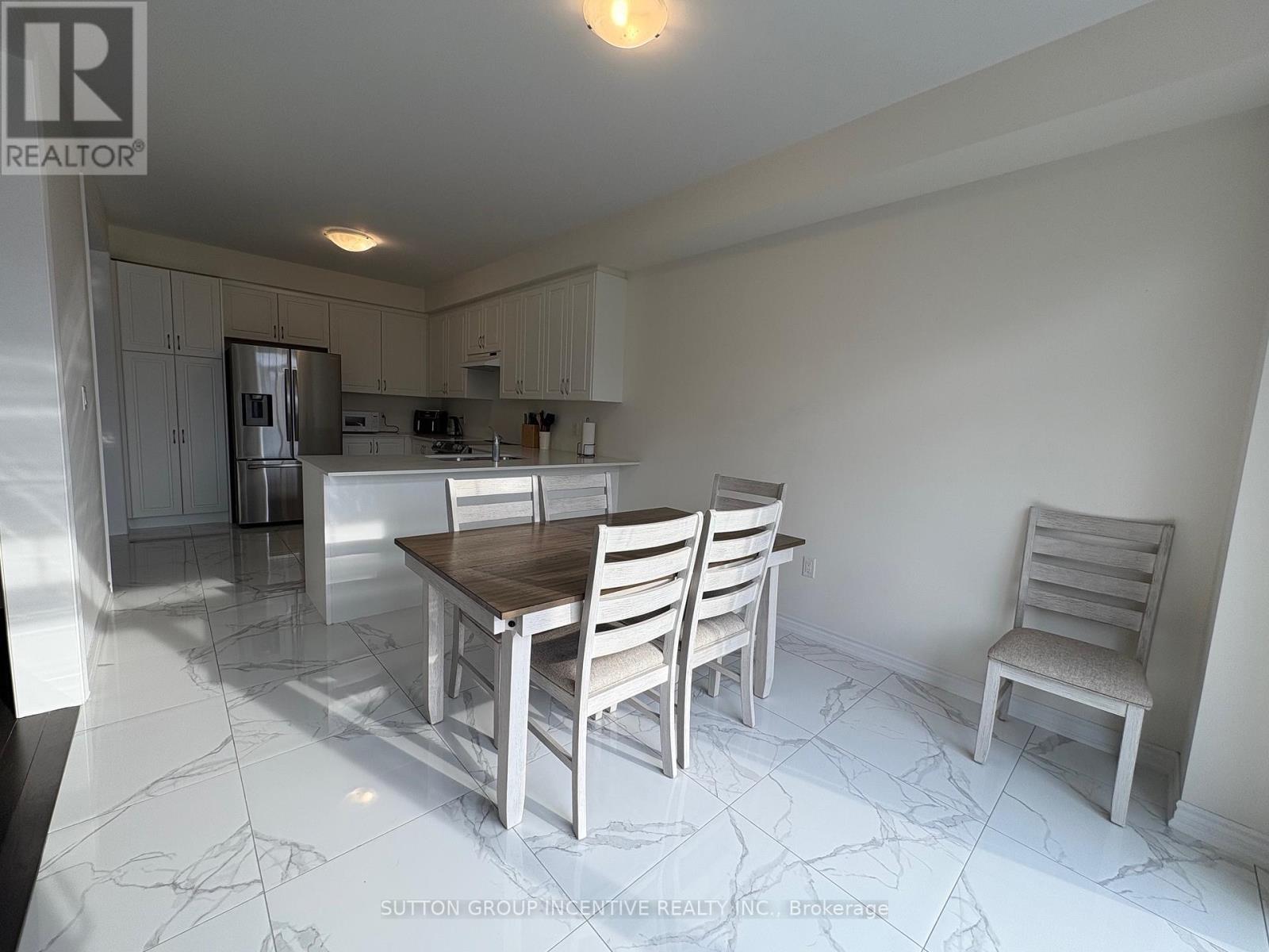 2186 Lozenby Street, Innisfil, Ontario  L9S 0M9 - Photo 6 - N12443926