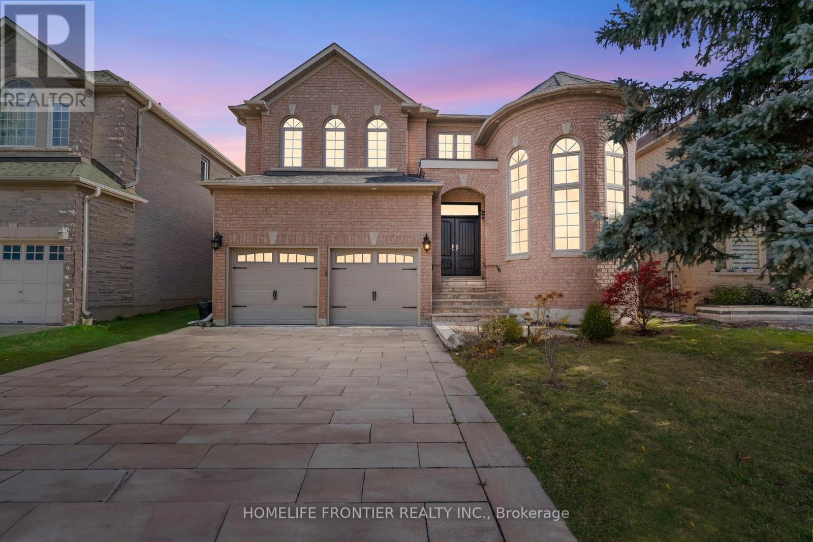 7 Edenbrook Crescent, Richmond Hill, Ontario  L4B 4B5 - Photo 2 - N12443940