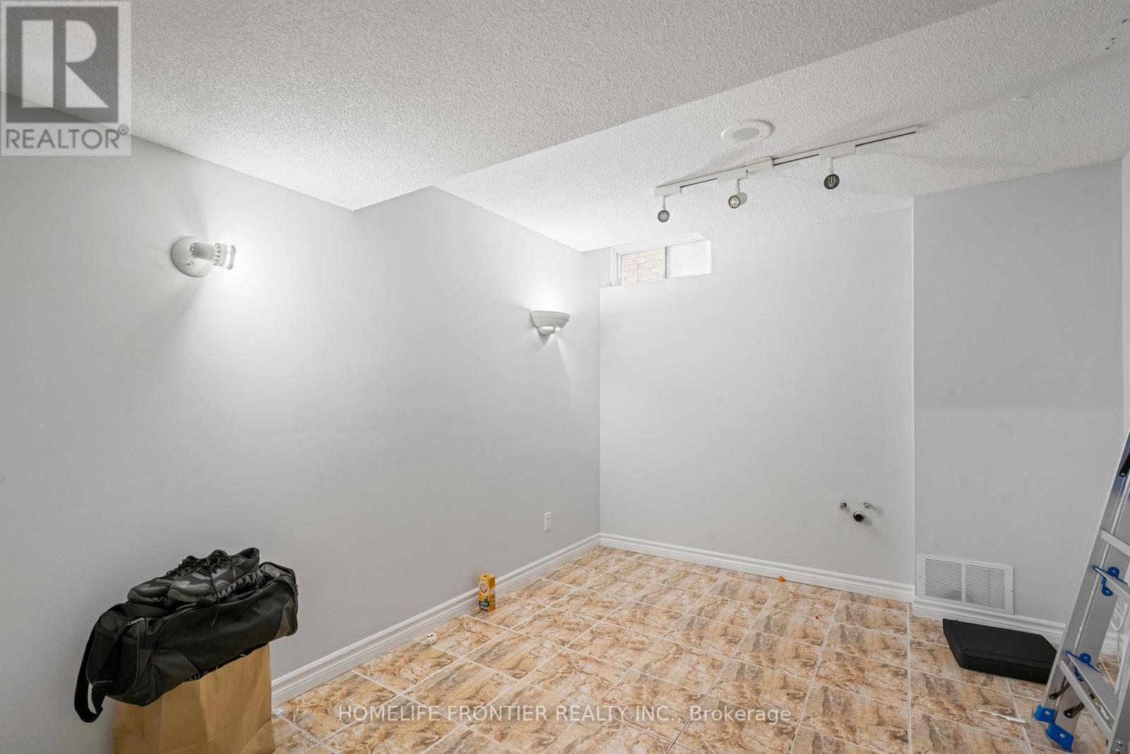 7 Edenbrook Crescent, Richmond Hill, Ontario  L4B 4B5 - Photo 32 - N12443940