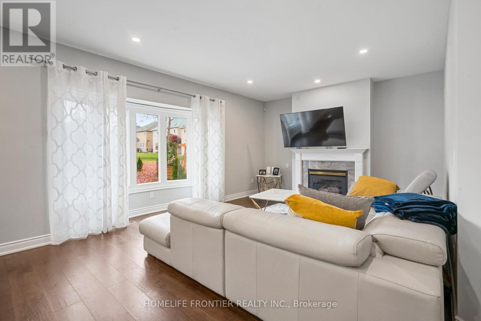 7 Edenbrook Crescent, Richmond Hill, Ontario  L4B 4B5 - Photo 8 - N12443940