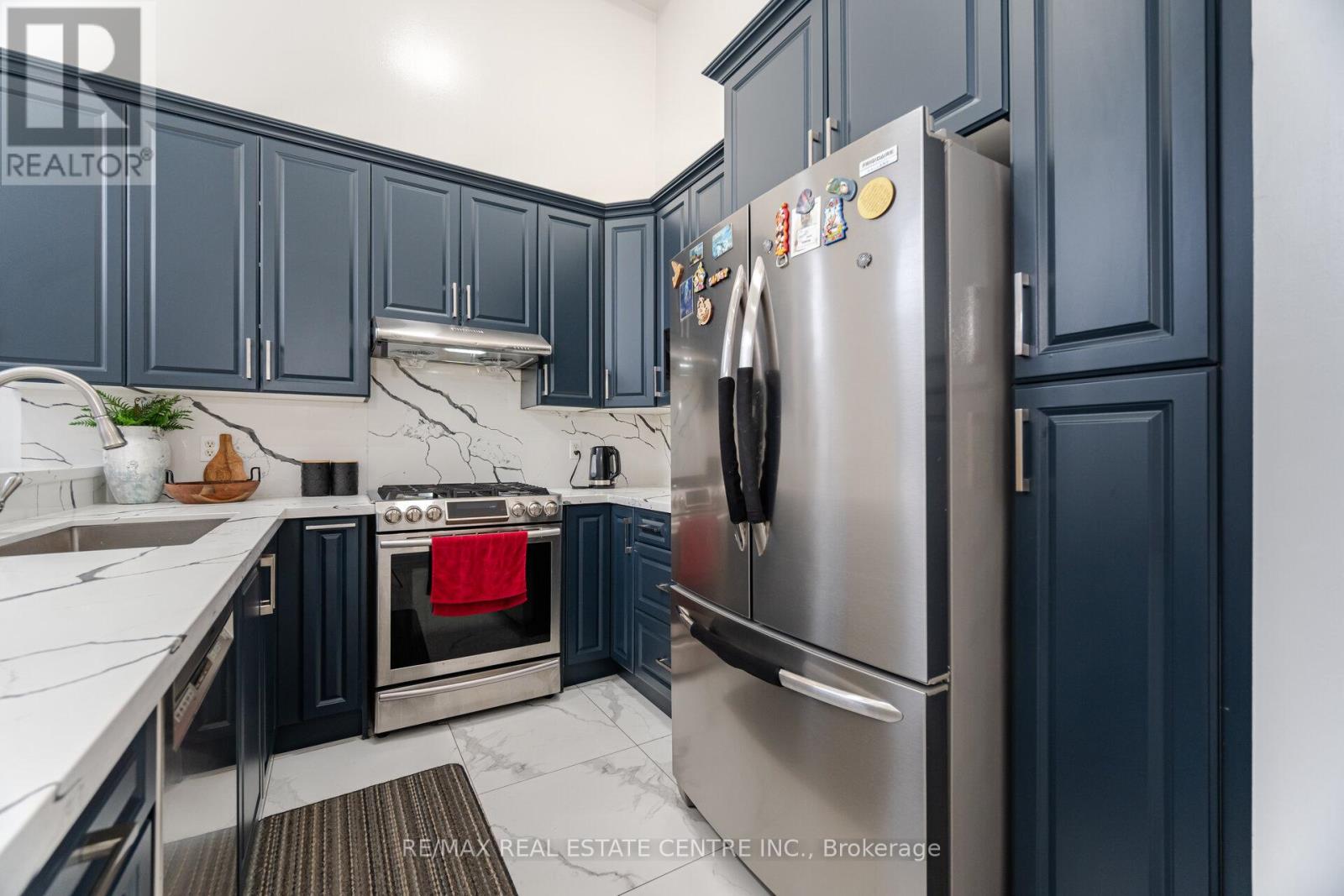 24 Futura Avenue, Richmond Hill, Ontario  L4S 1V2 - Photo 8 - N12443947