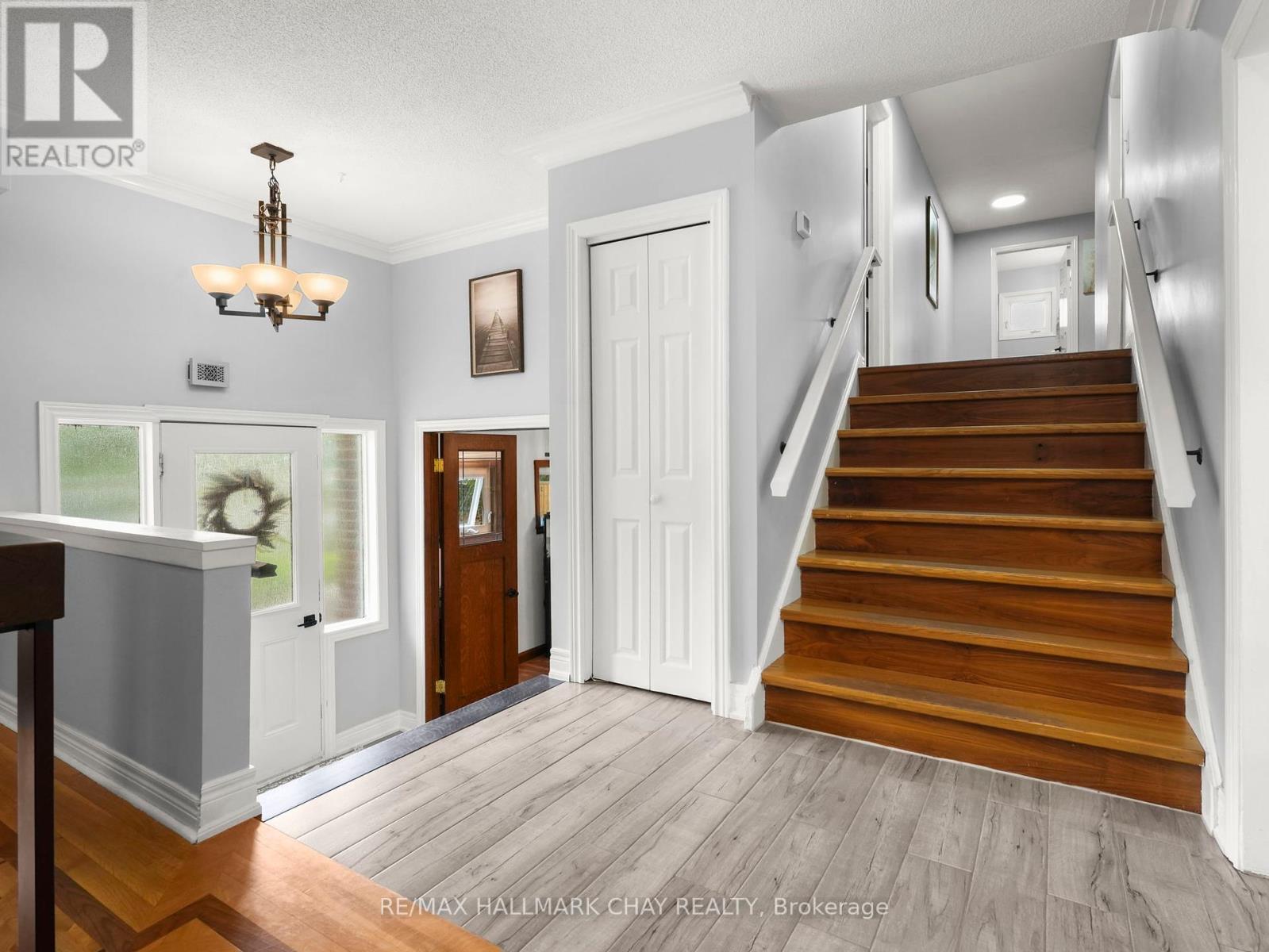 636 Victoria Street E, New Tecumseth, Ontario  L9R 1K1 - Photo 9 - N12443957