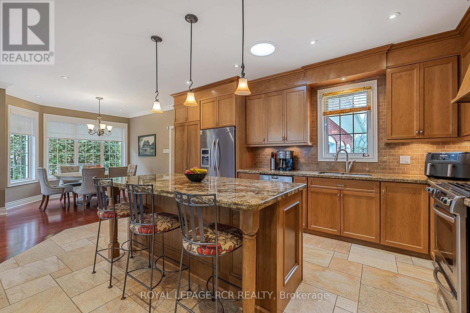 45 Mcmullen Drive, Whitchurch-Stouffville (Ballantrae), Ontario  L4A 3J2 - Photo 12 - N12443959