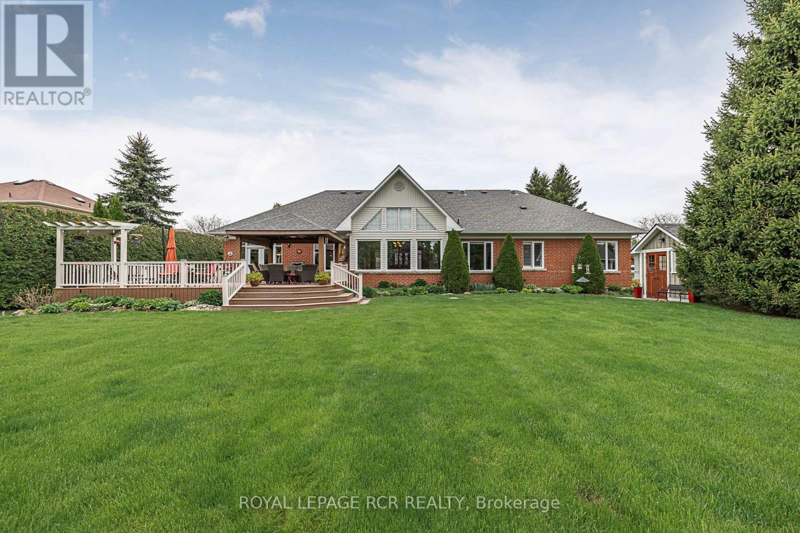 45 Mcmullen Drive, Whitchurch-Stouffville (Ballantrae), Ontario  L4A 3J2 - Photo 3 - N12443959