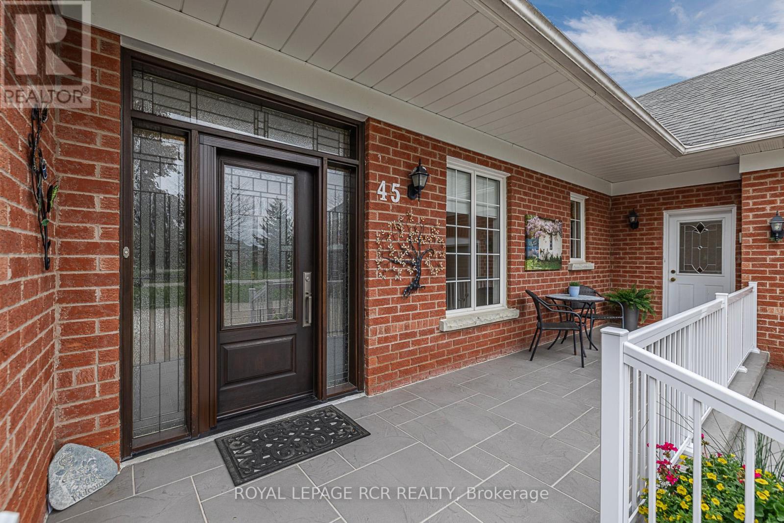 45 Mcmullen Drive, Whitchurch-Stouffville (Ballantrae), Ontario  L4A 3J2 - Photo 6 - N12443959