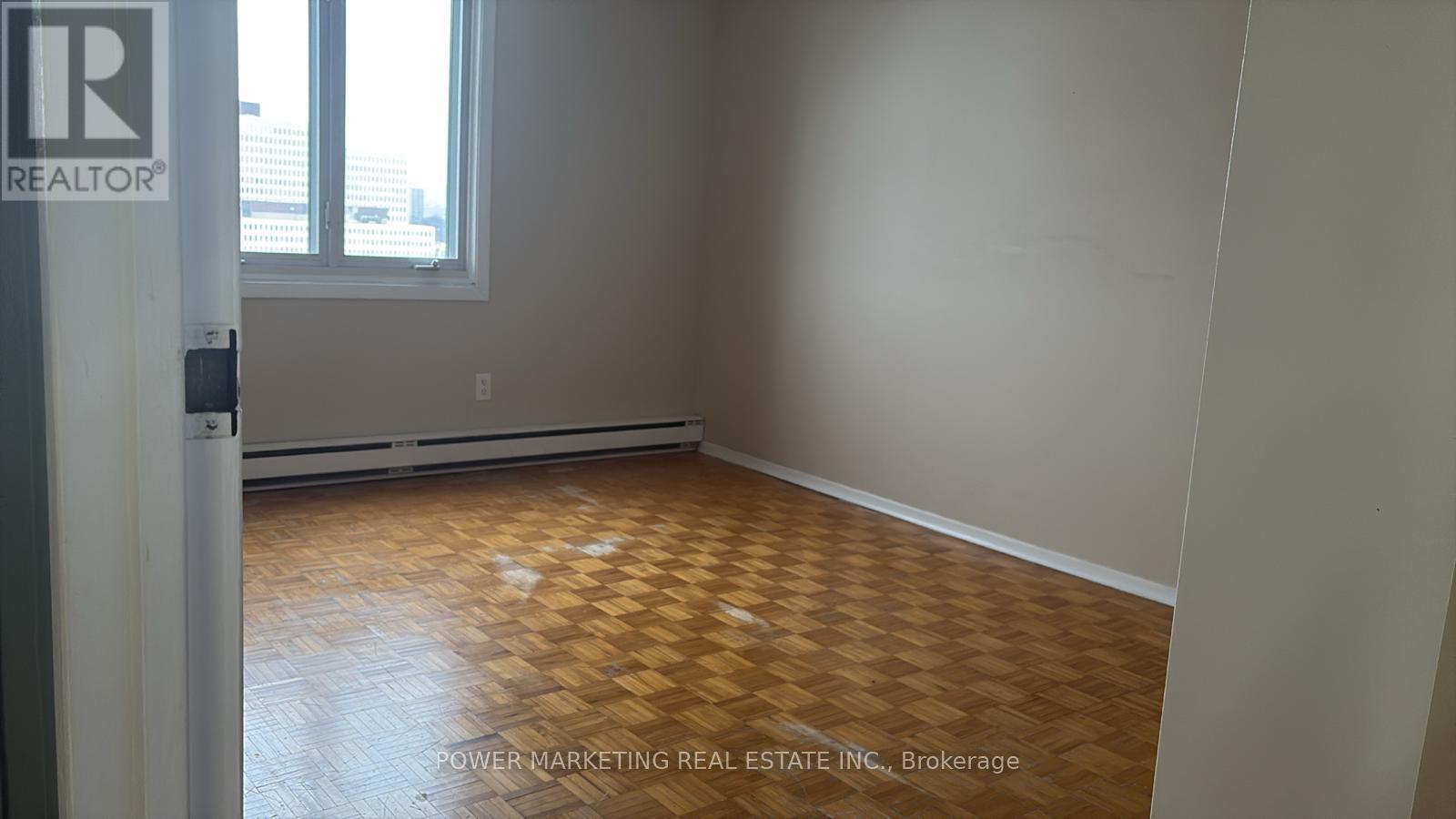 1604 - 158b Mcarthur Avenue, Ottawa, Ontario  K1L 8E7 - Photo 2 - X12444004