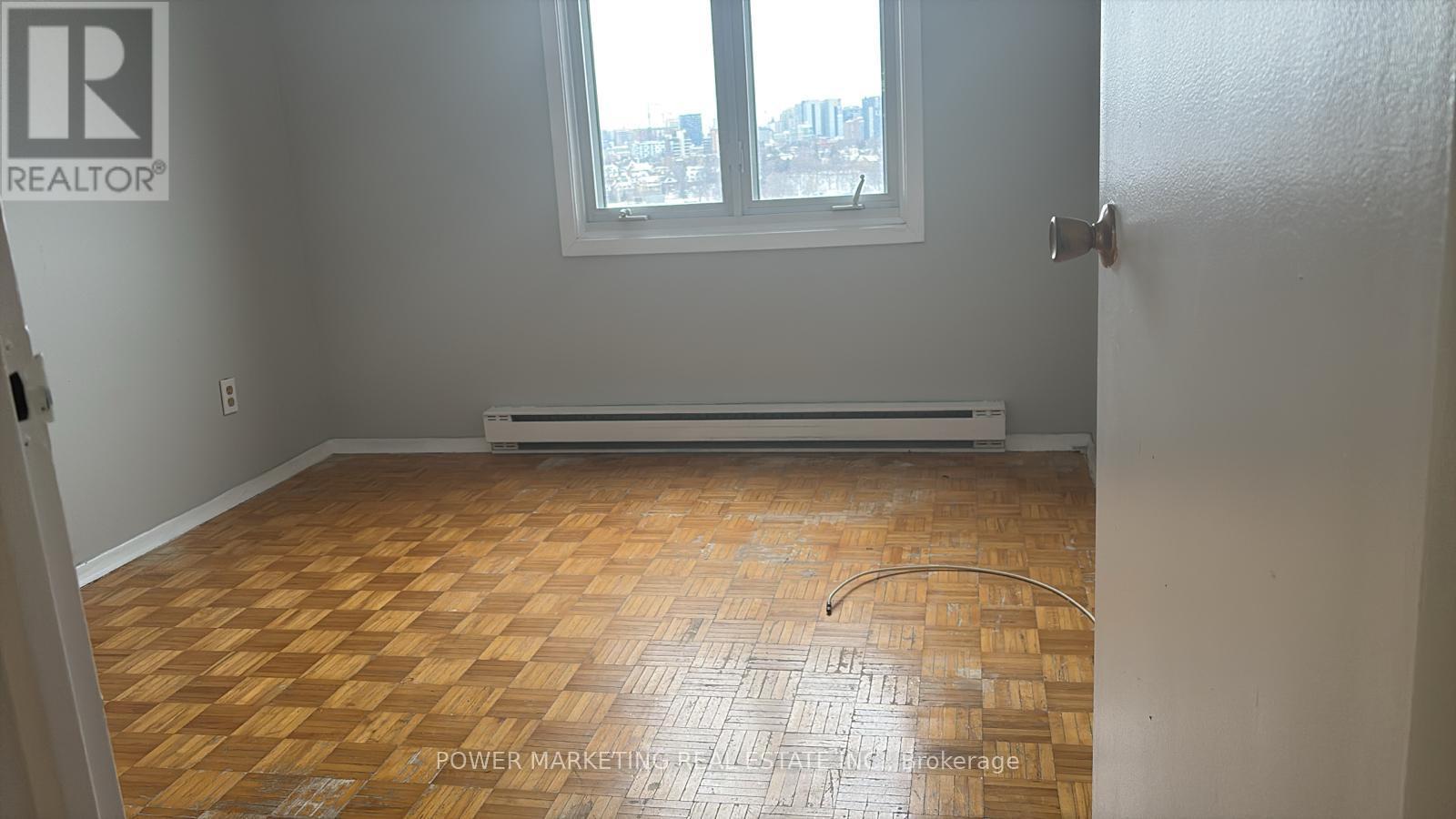 1604 - 158b Mcarthur Avenue, Ottawa, Ontario  K1L 8E7 - Photo 3 - X12444004